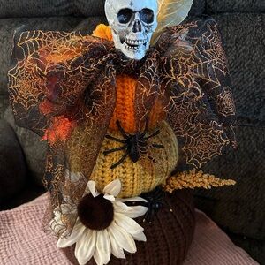 Halloween Skull and Pumpkin Decor